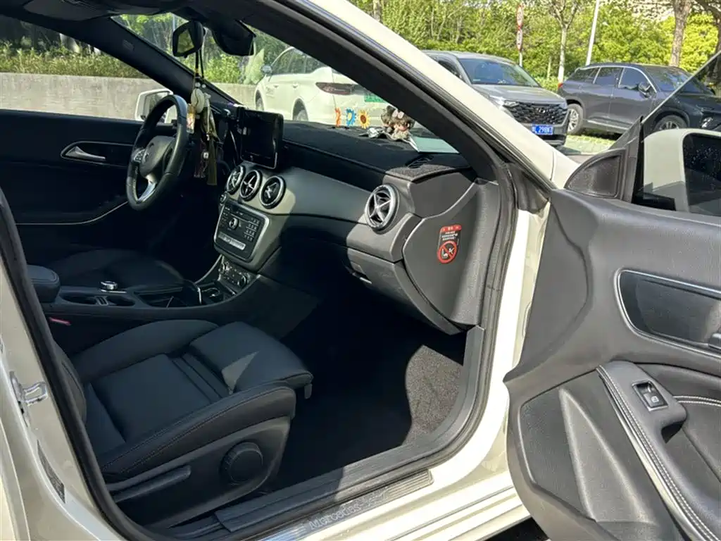 Mercedes-Benz CLA (Import) 2017 CLA 200 Dynamic фото 17