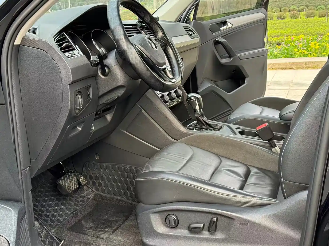 Volkswagen Tiguan L 2019 330TSI Automatic 2WD Panorama Comfort Edition China VI фото 7