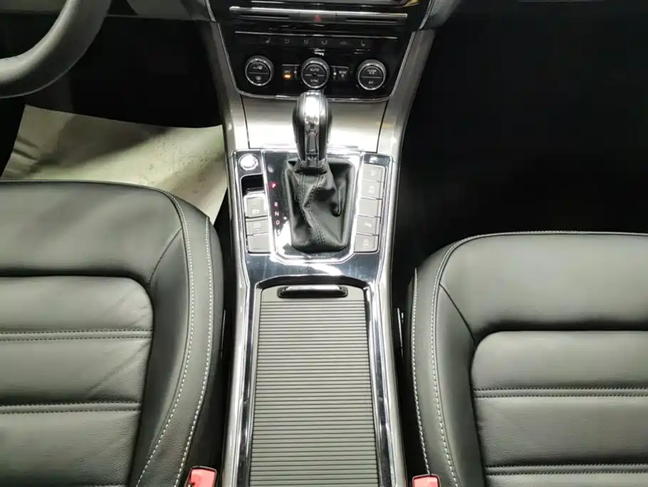 Volkswagen Passat 2017 330TSI DSG Prestige фото 16