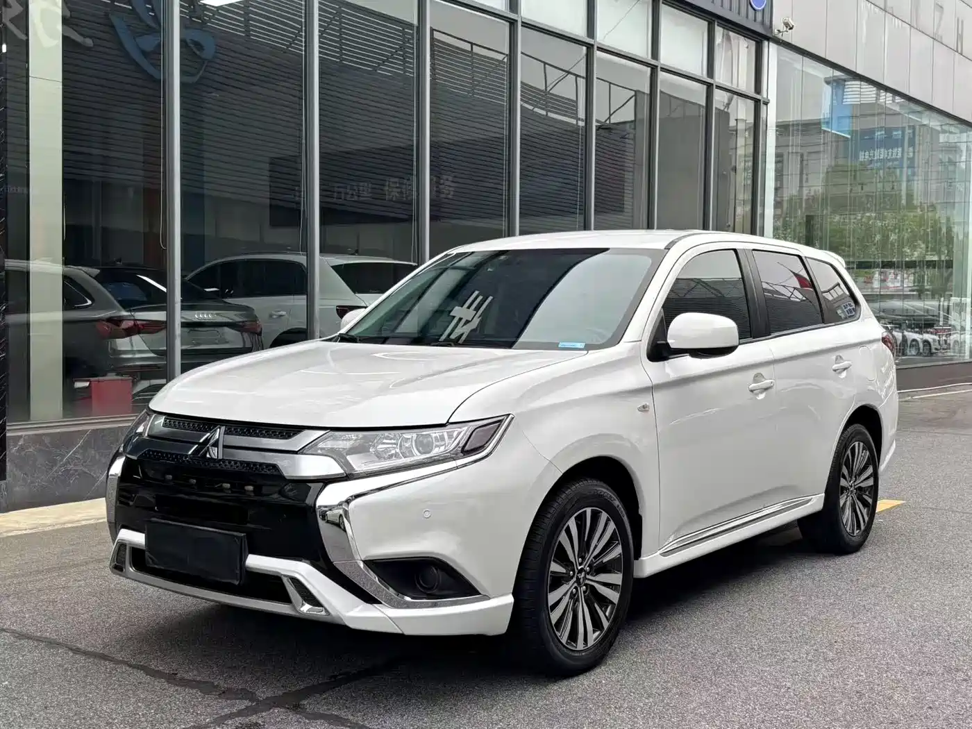 MITSUBISHI OUTLANDER