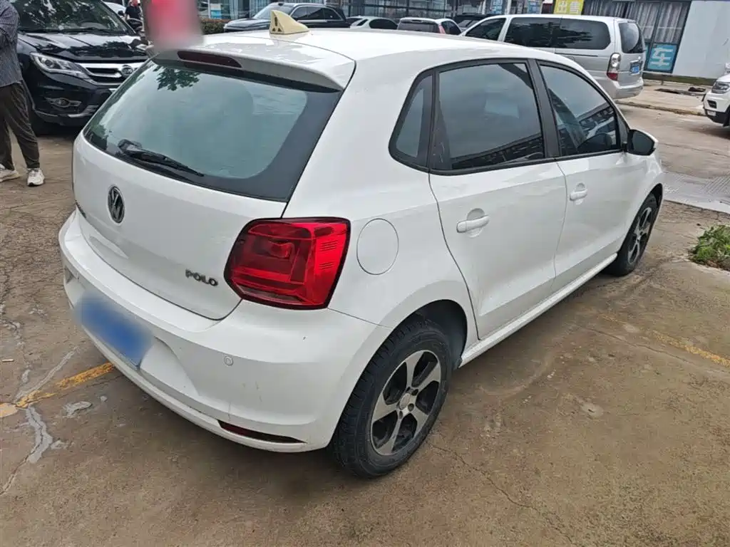 Volkswagen Polo 2014 1.4L Manual Trend Edition фото 7