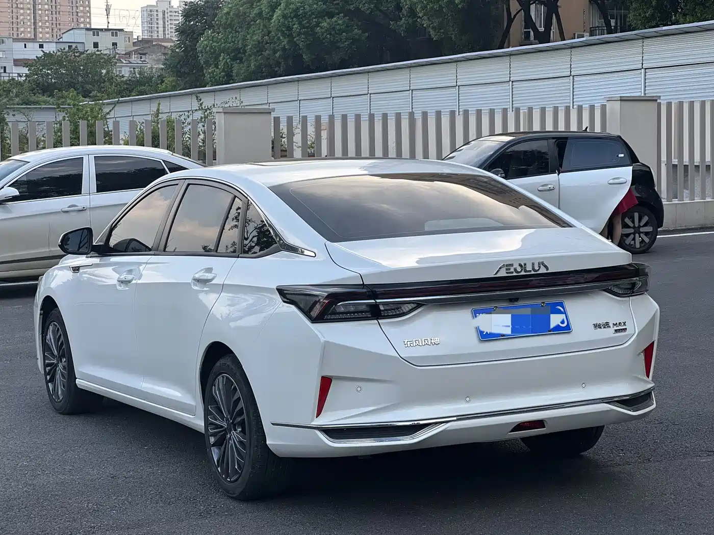 DONGFENG YI HYUN MAX