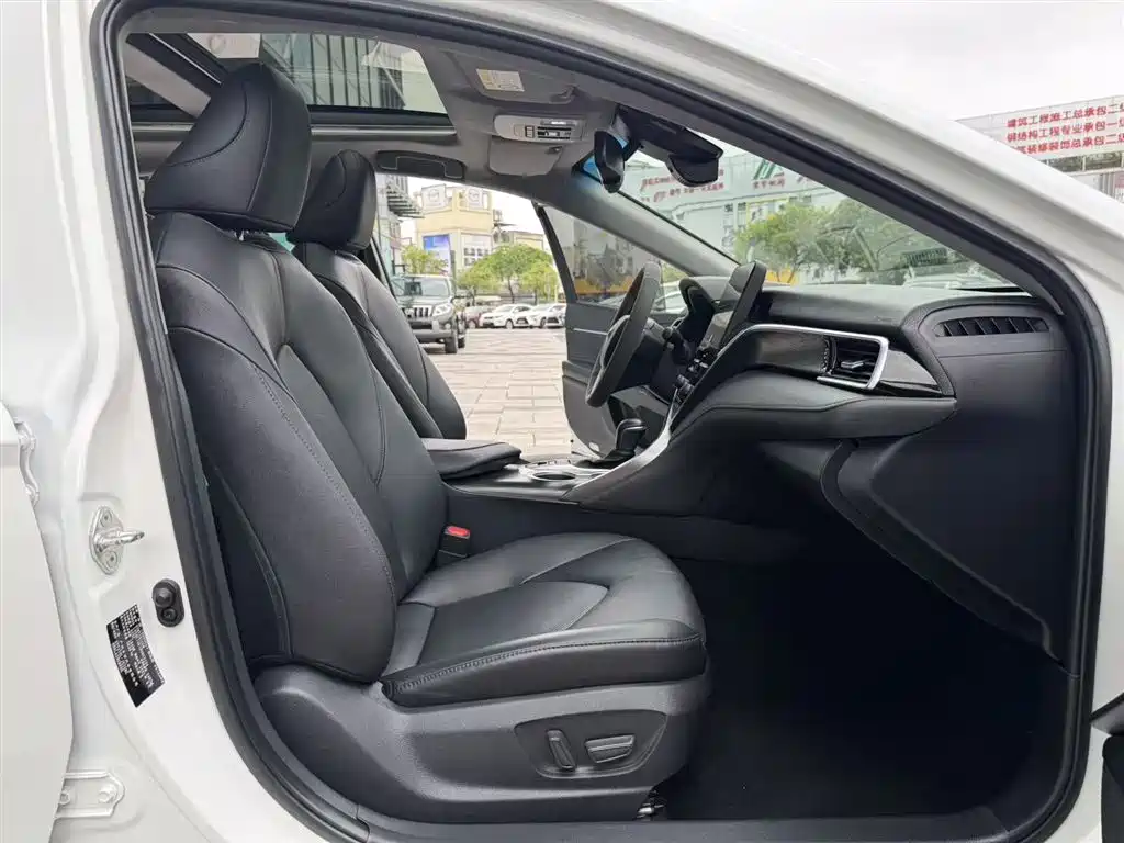 Toyota Camry 2021 2.5G Luxury Edition фото 16