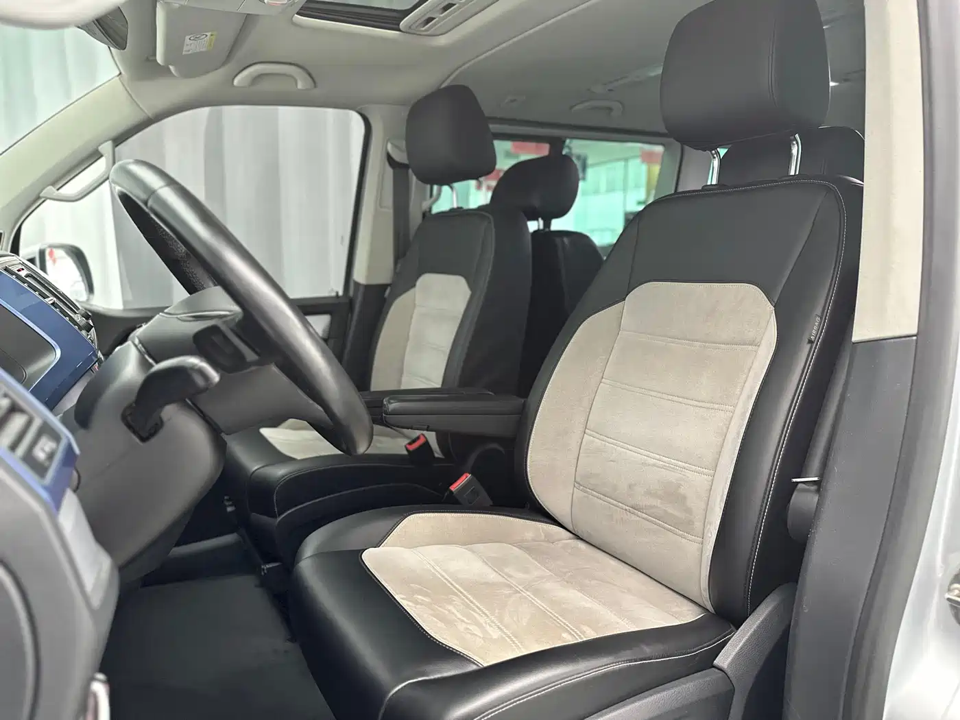 Volkswagen Multivan 2018 2.0TSI 4WD Leisure Edition 7-Seater фото 20