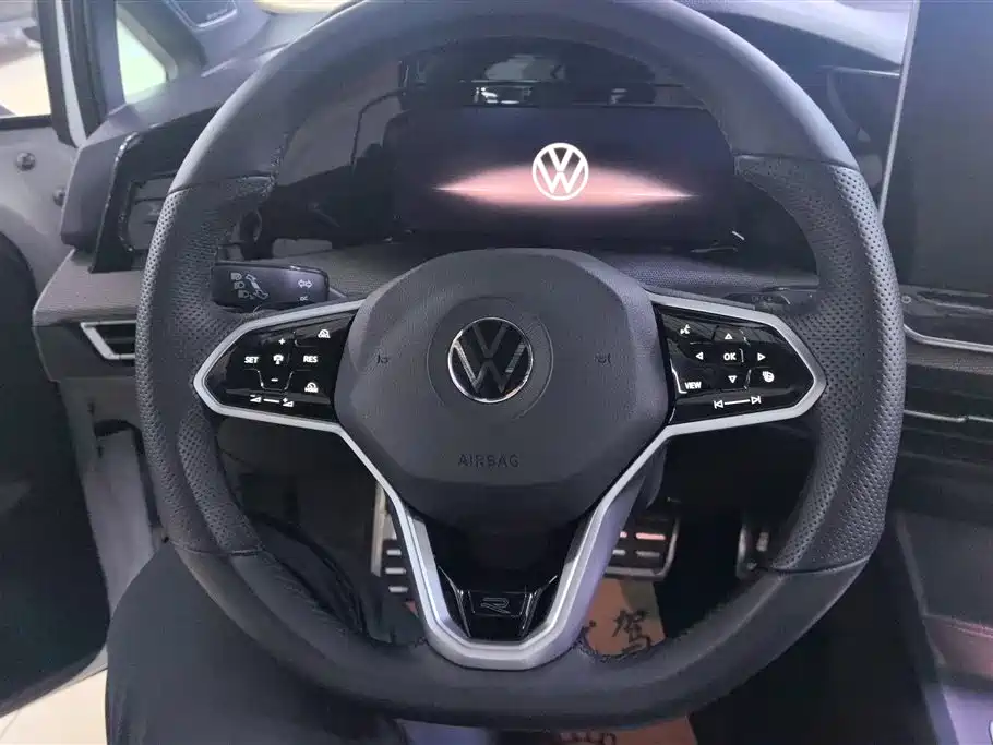 Volkswagen Golf 2025 300TSI R-Line фото 15