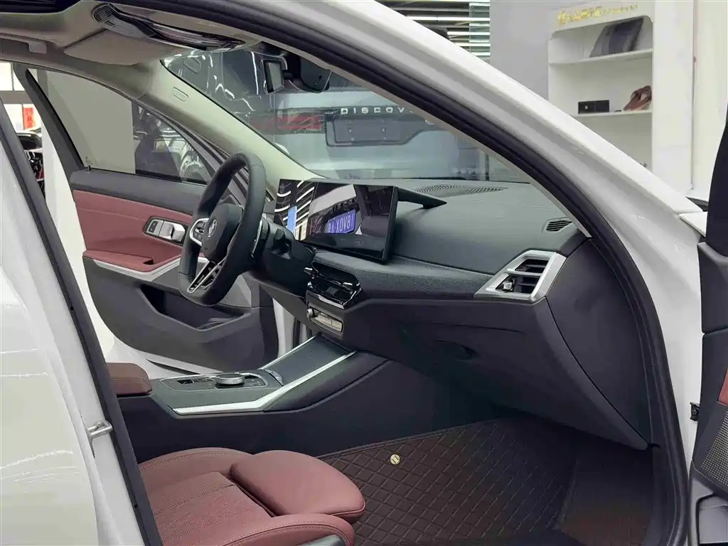 BMW 3 Series 2025 325Li M Sport Package фото 8