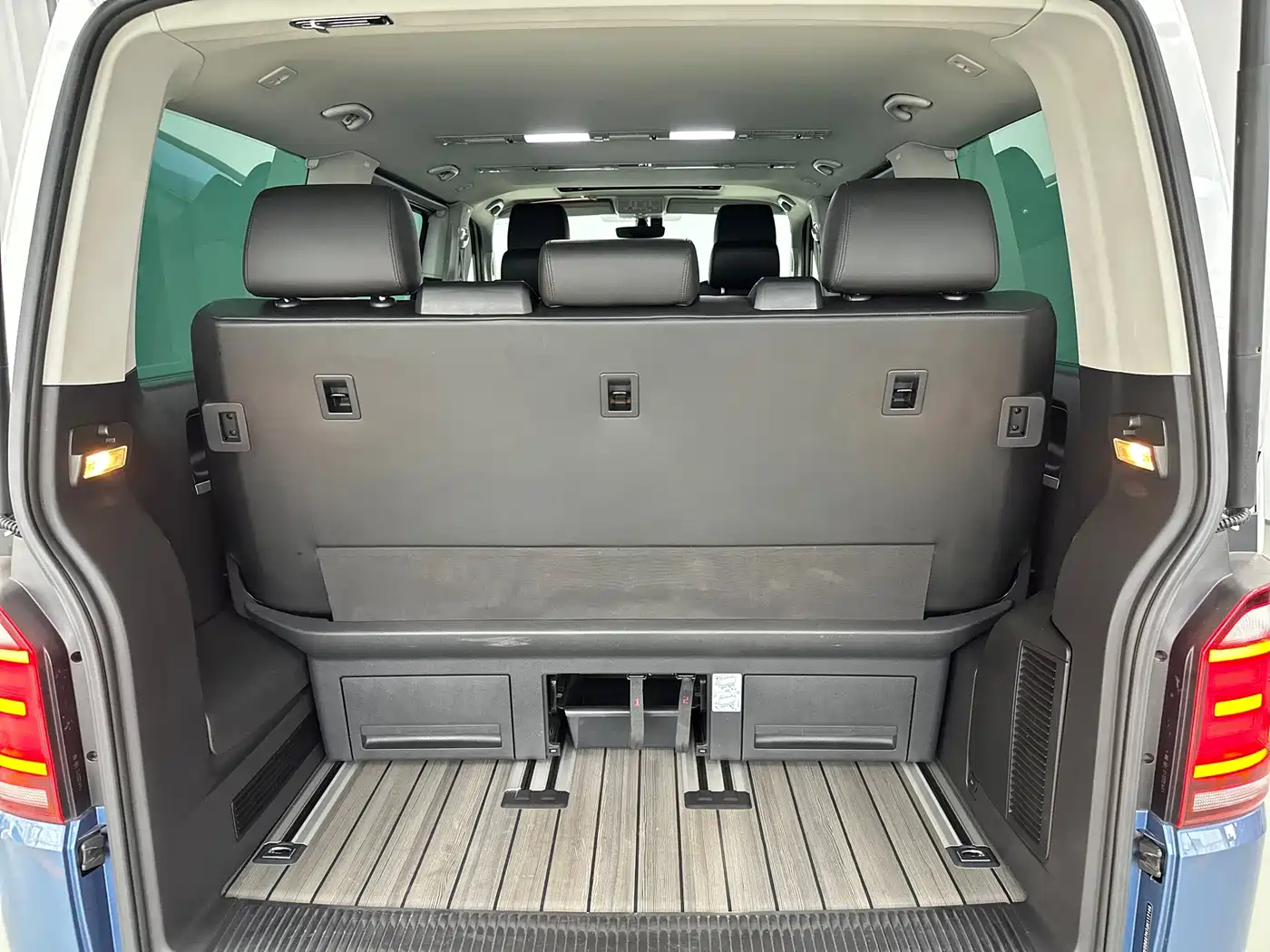 Volkswagen Multivan 2018 2.0TSI 4WD Leisure Edition 7-Seater фото 46