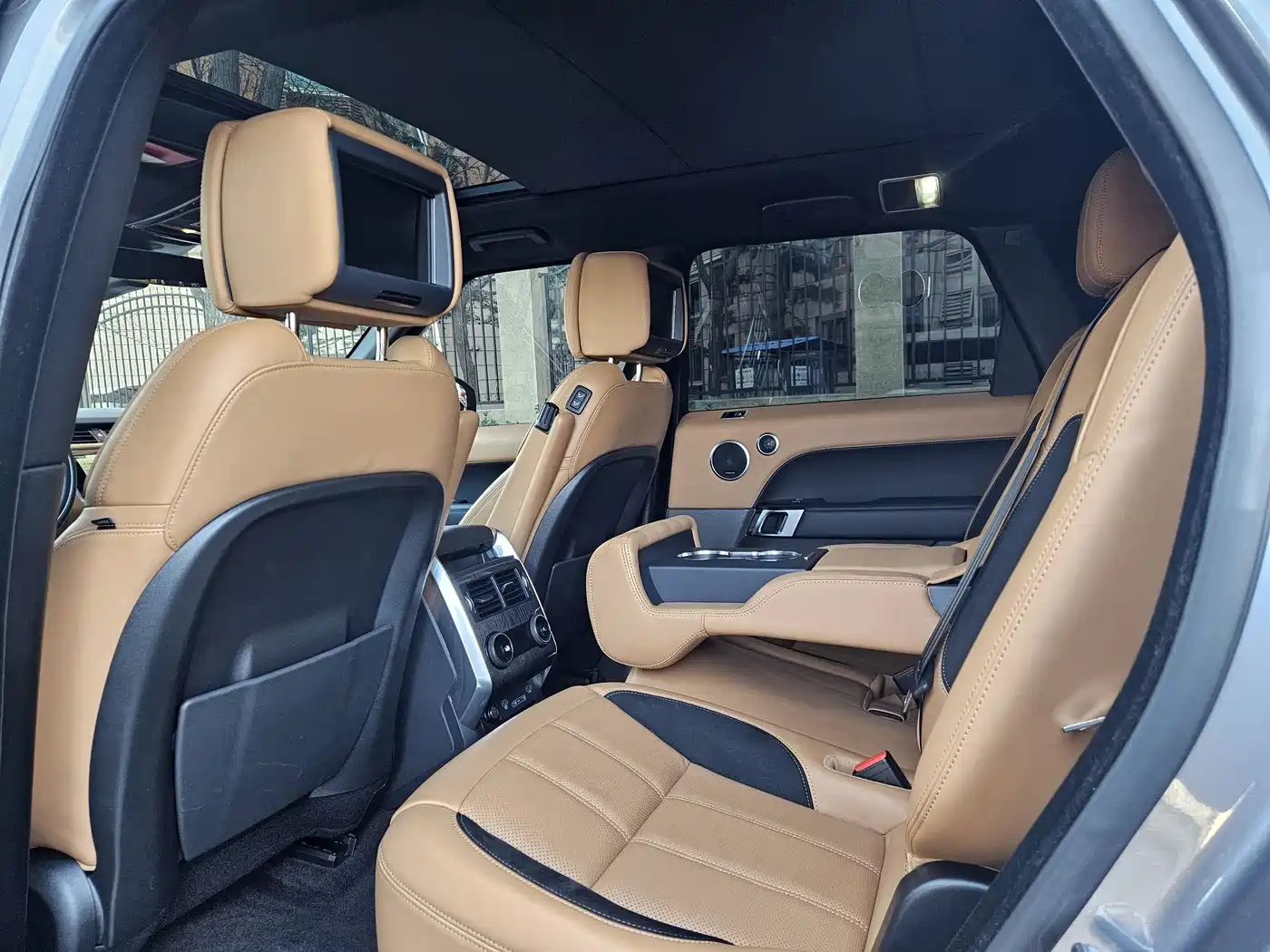 Land Rover Range Rover Sport 2021 3.0 L6 Gloss Black Edition фото 8