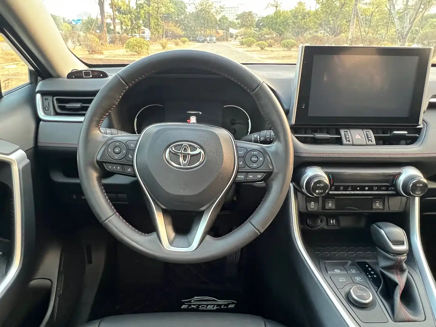 Toyota RAV4 Rongfang Dual Engine E+ 2022 2.5L 2WD Elite Pro фото 13