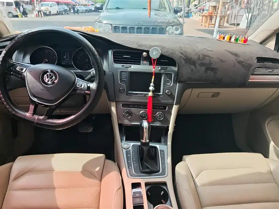 Volkswagen Golf 2015 1.4TSI Automatic Luxury фото 12