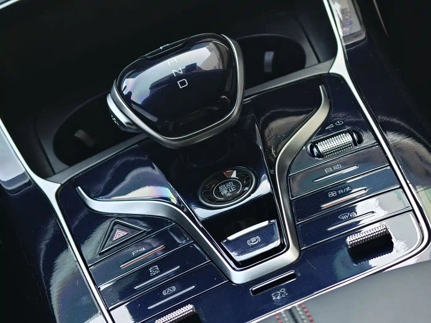 BYD Qin PLUS 2021 DM-i 120KM Premium фото 12