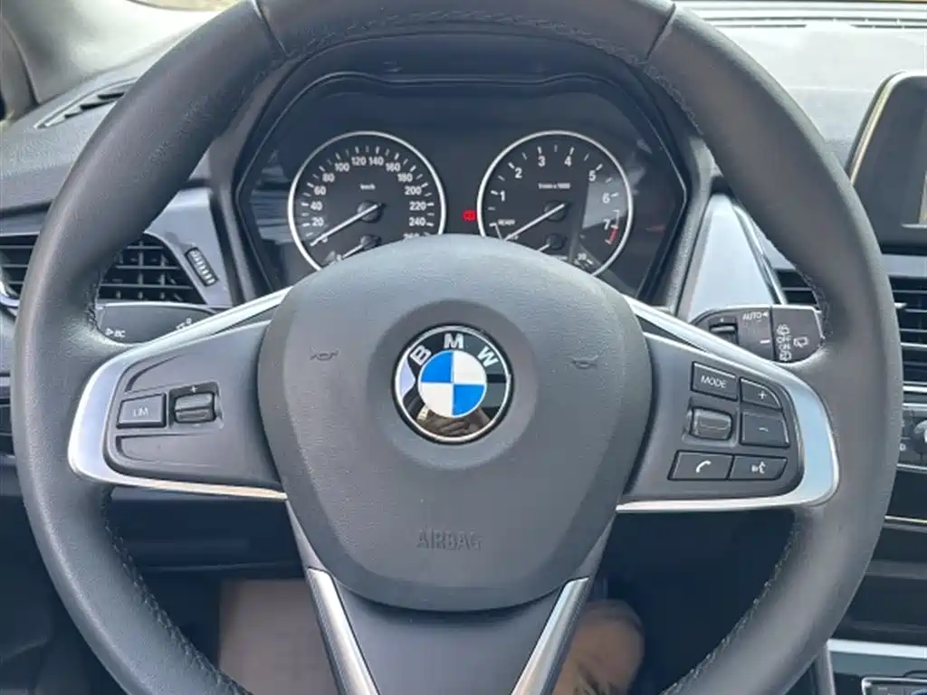 BMW 2 Series Touring 2016 218i Leading фото 17