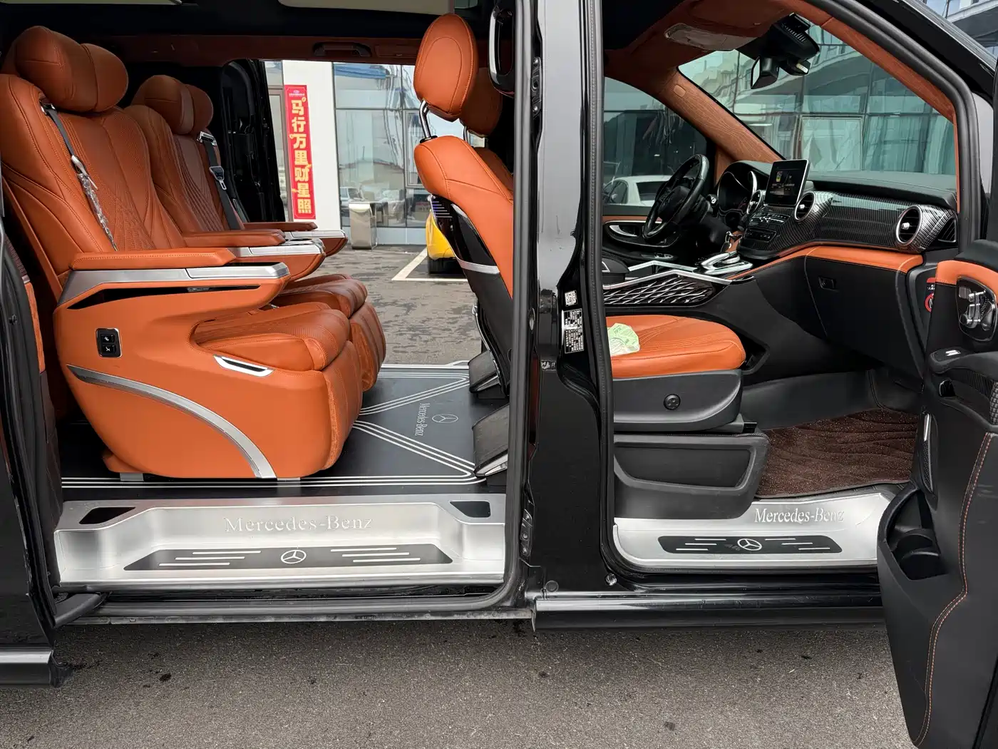 Mercedes-Benz V-Class 2018 V 260 L Premium Long Wheelbase Edition China VI фото 9