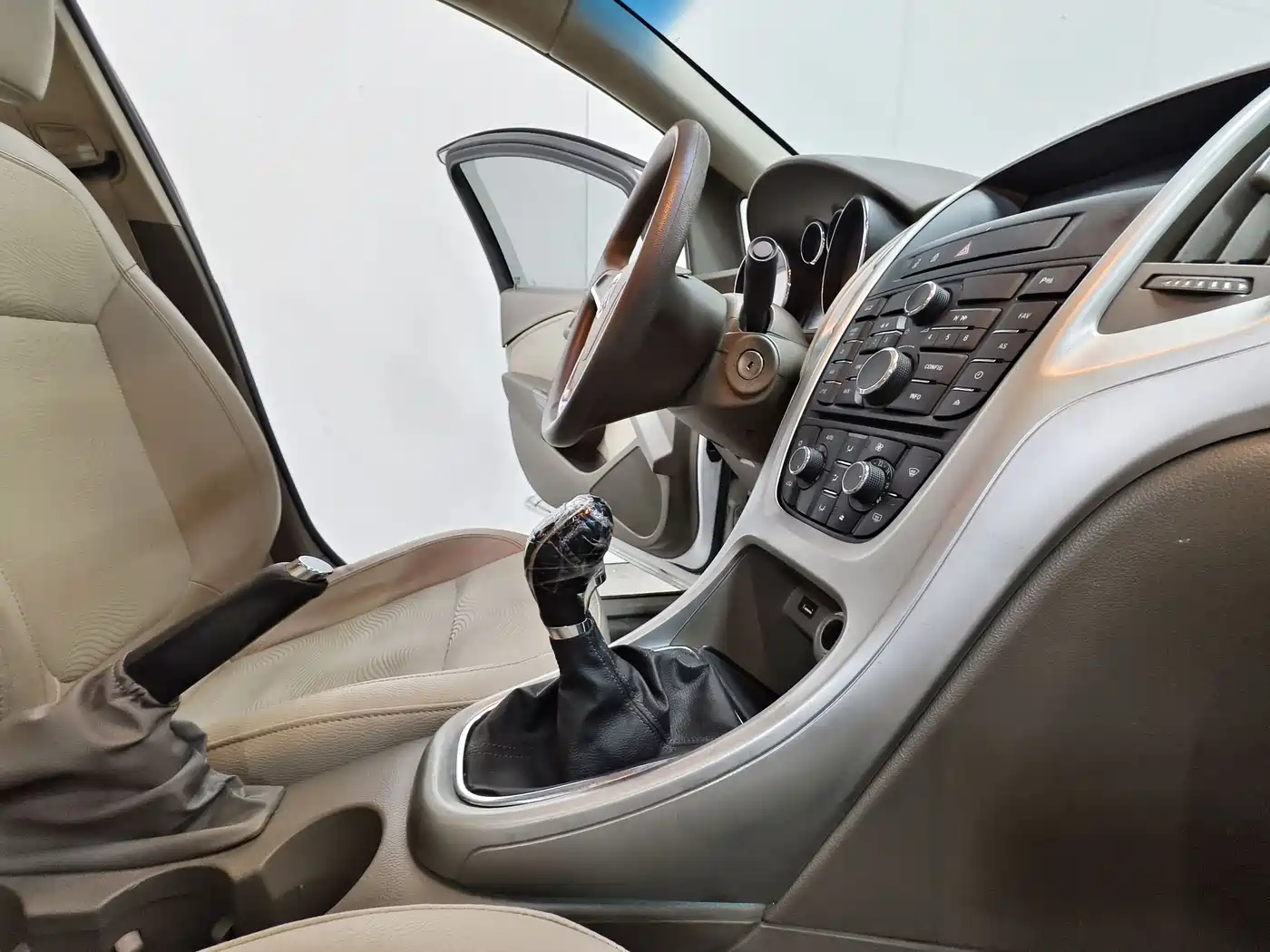 Buick Excelle 2013 Model GT 1.6L Manual Progressive фото 15
