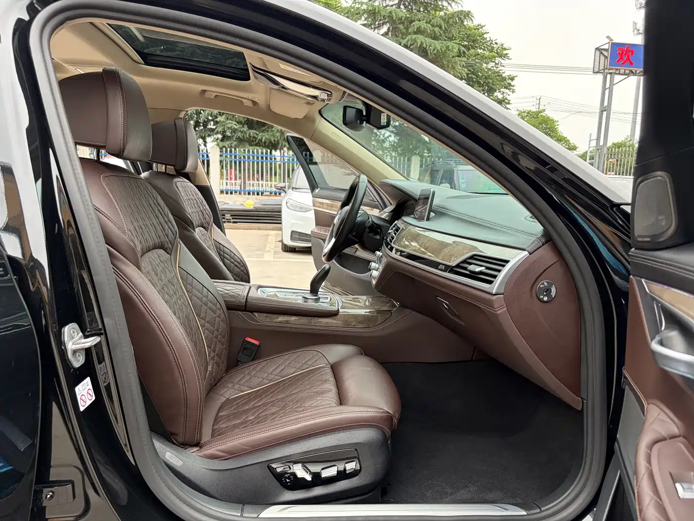 BMW 7 Series 2021 Model 740Li Leading Luxury Package фото 6