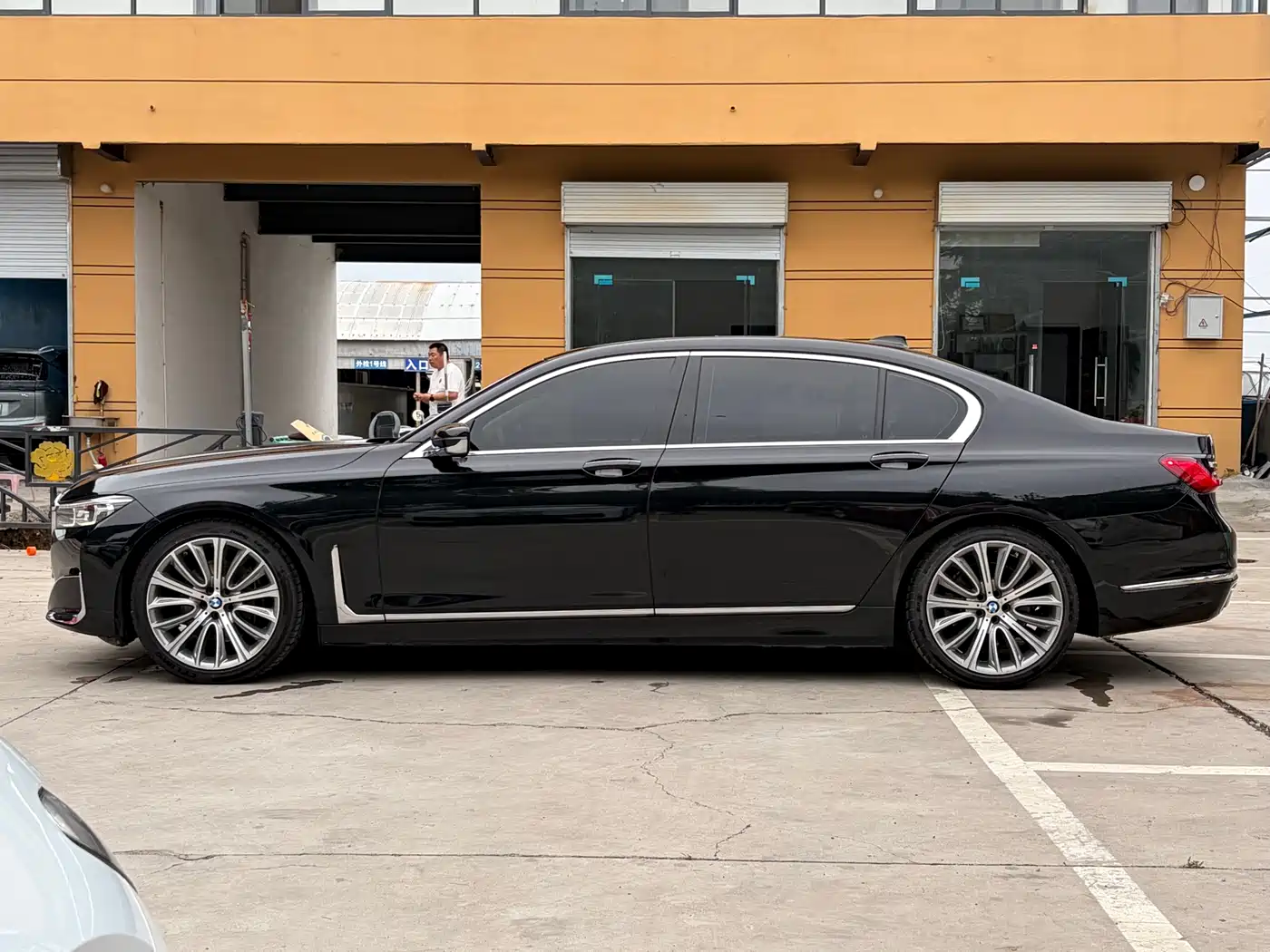 BMW 7 Series 2021 Model 740Li Leading Luxury Package фото 16