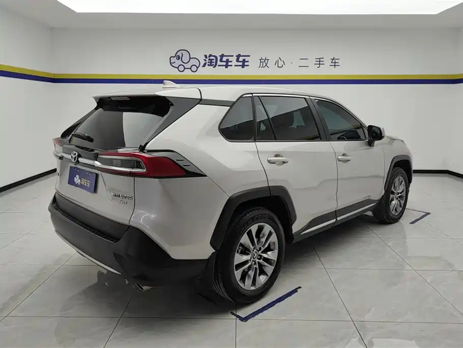 Toyota Wildlander 2022 2.0L CVT AWD Luxury PLUS Edition фото 3