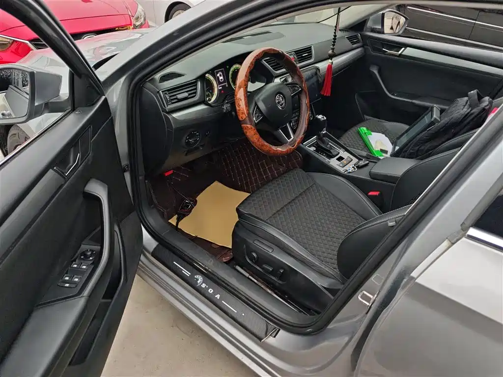 Škoda Superb 2019 TSI280 DSG Comfort Edition фото 16
