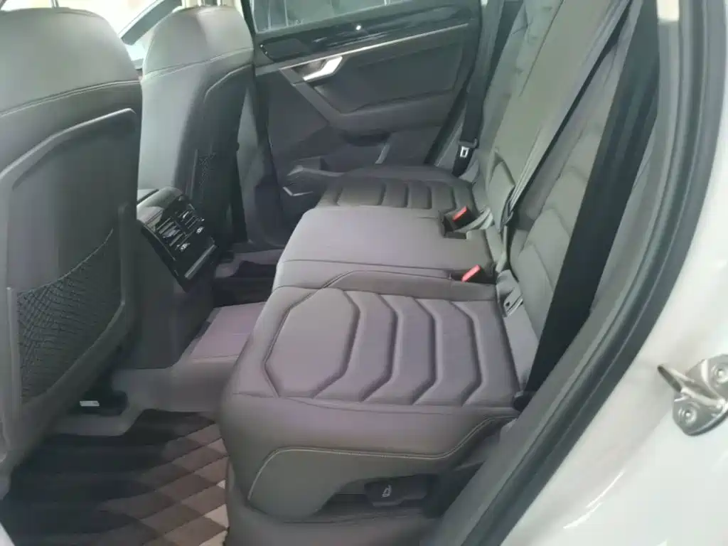 صورة 17 - Volkswagen Touareg
