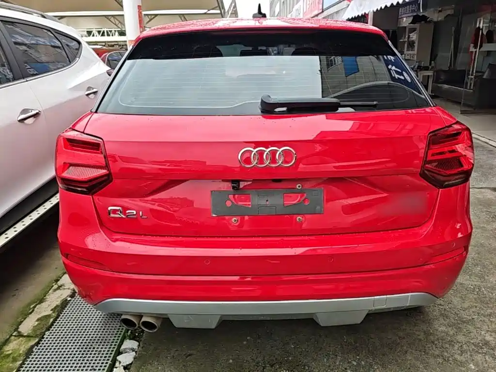 Photo 6 - Audi Q2L