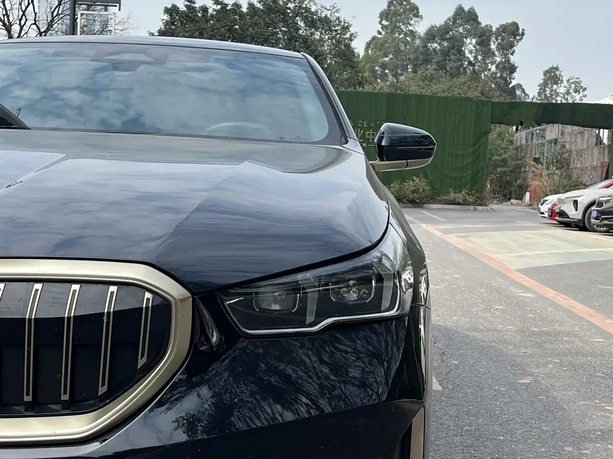 BMW 5 Series 2024 525Li M Sport Package фото 31