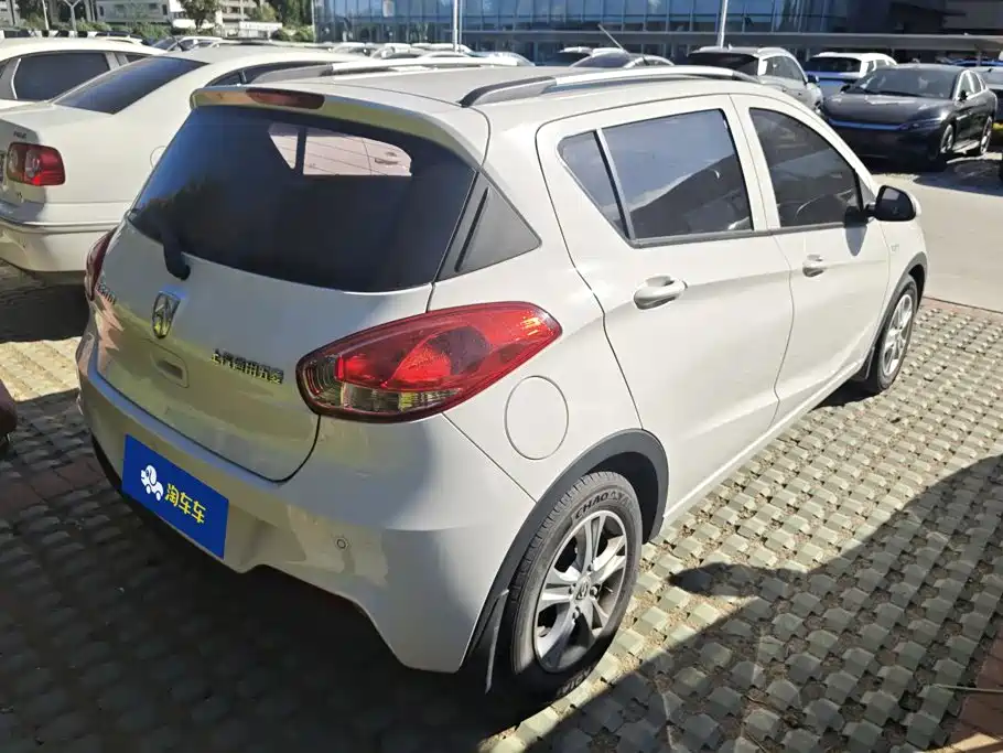 Photo 3 - Baojun 310