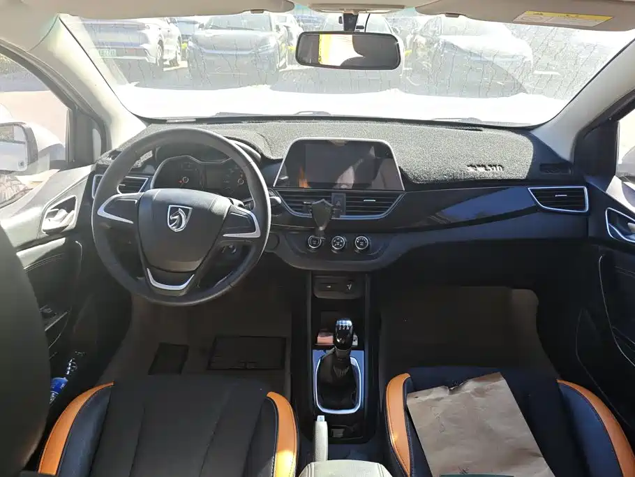 Photo 12 - Baojun 310