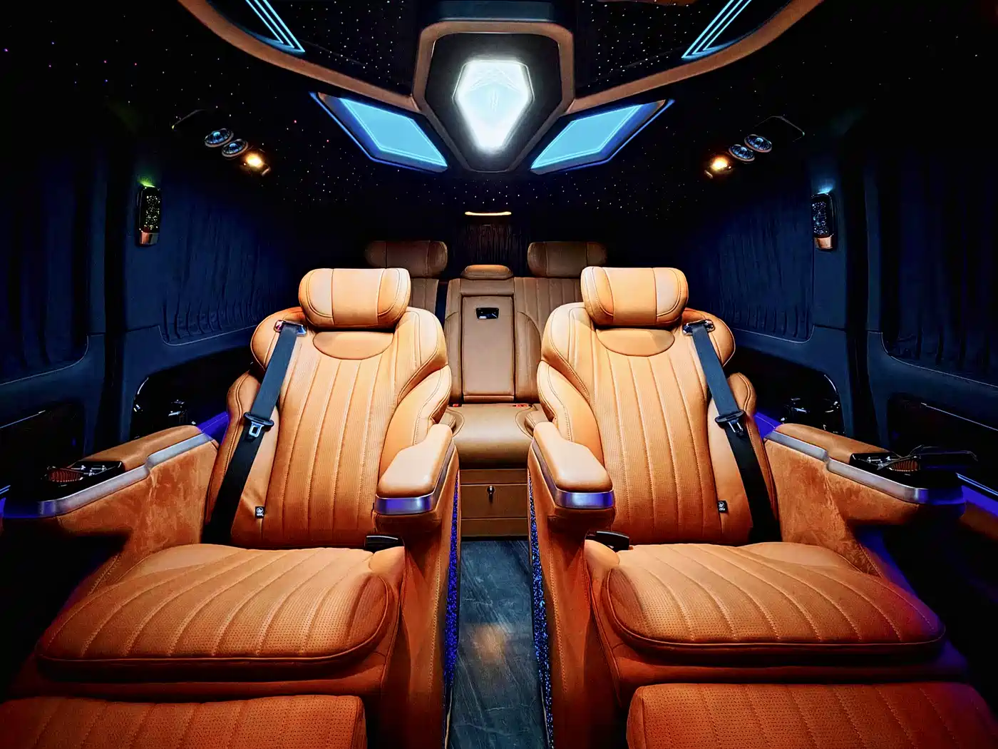Mercedes-Benz Vito 2023 2.0T Business 7-Seater фото 14