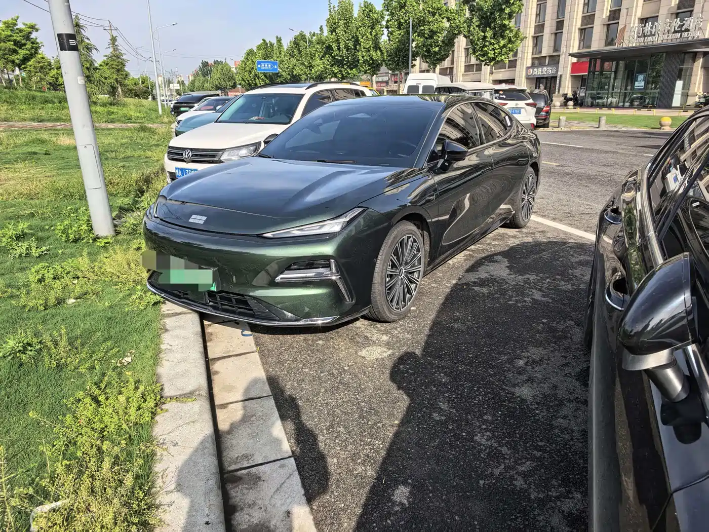 Geely Galaxy Galaxy Xingyao 8 2025 130km EM-i Premium Edition
