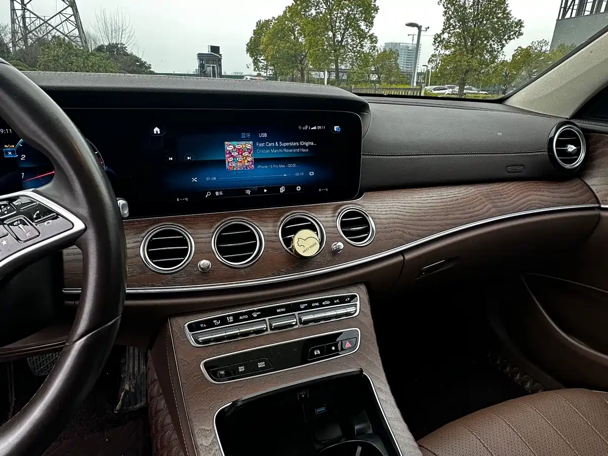 MERCEDES-BENZ E CLASS