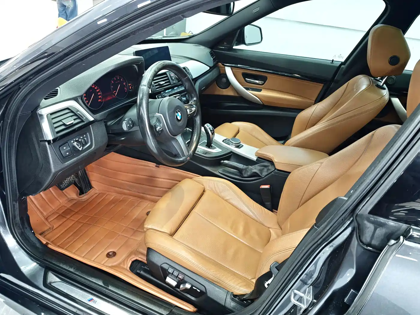 BMW 3 Series GT 2019 320i M Sport Model фото 16