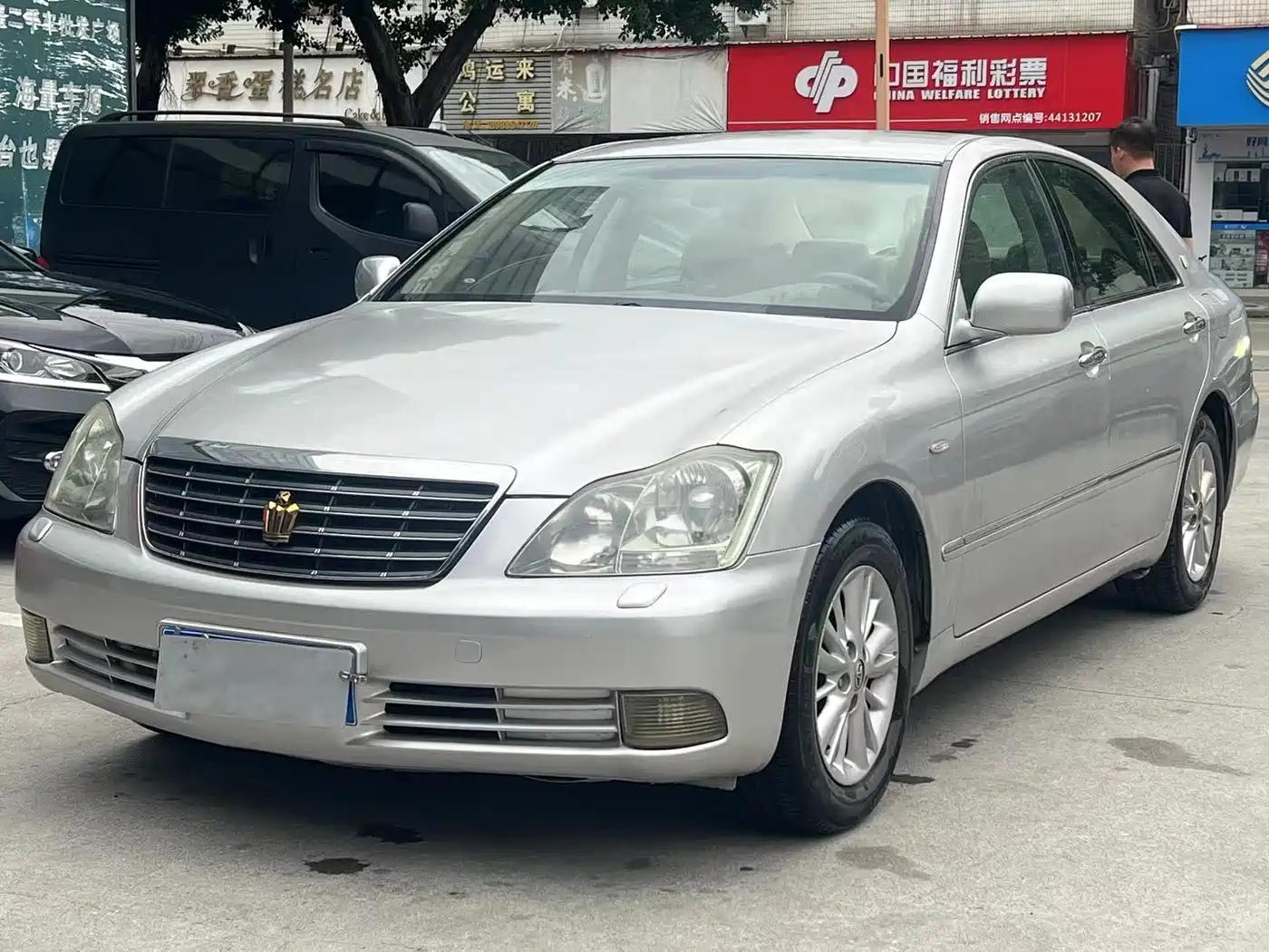Фото 1 - Toyota Crown