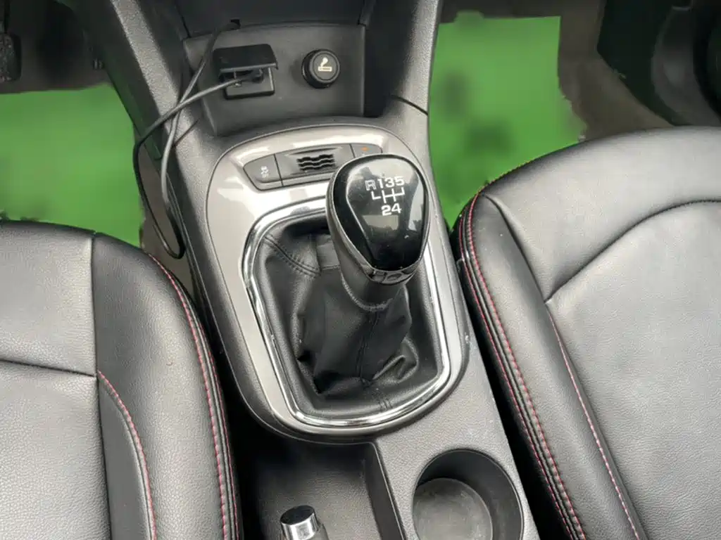 Photo 12 - Chevrolet Cruze