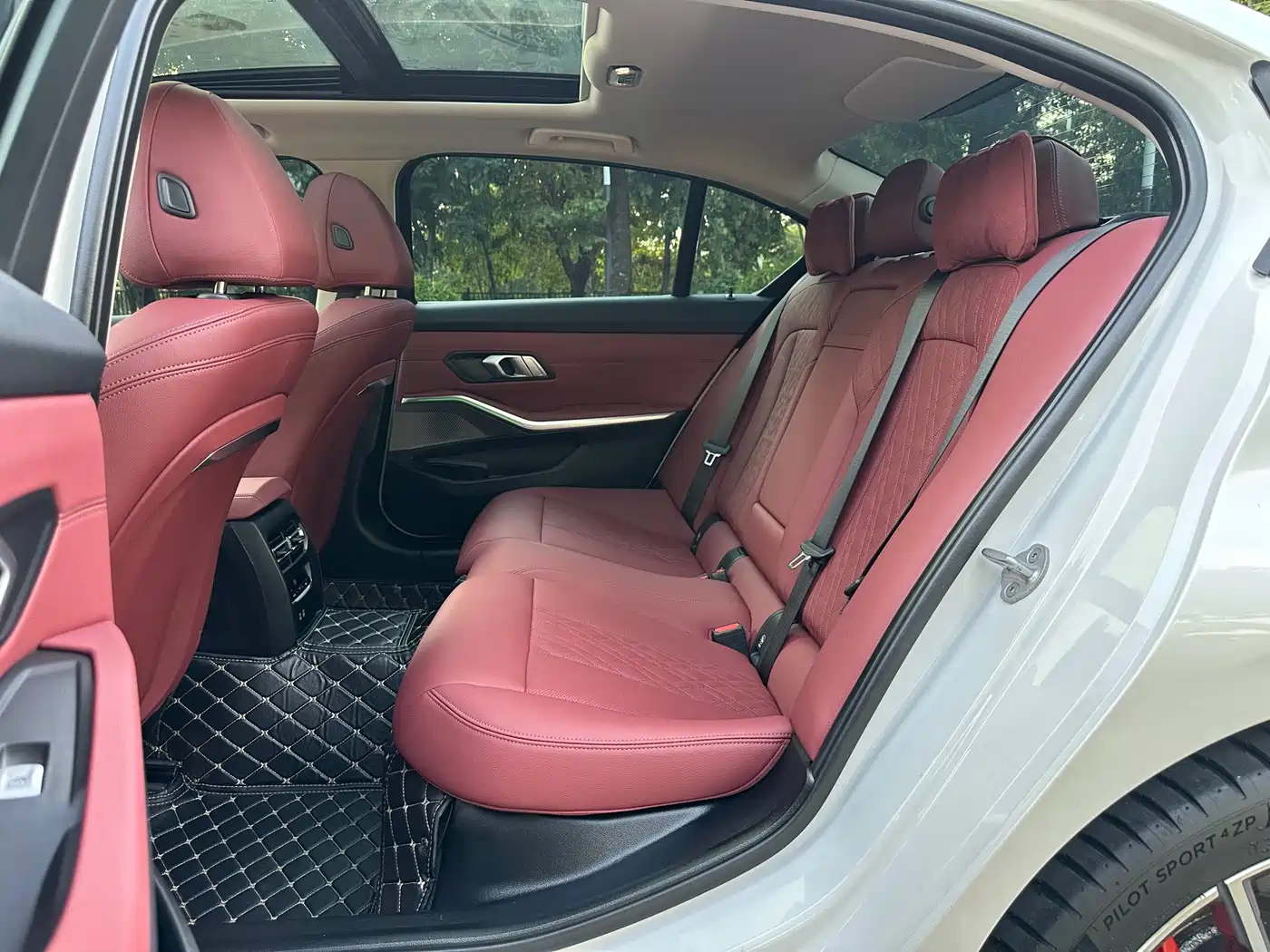 BMW 3 Series 2023 325Li M Sport Package фото 9