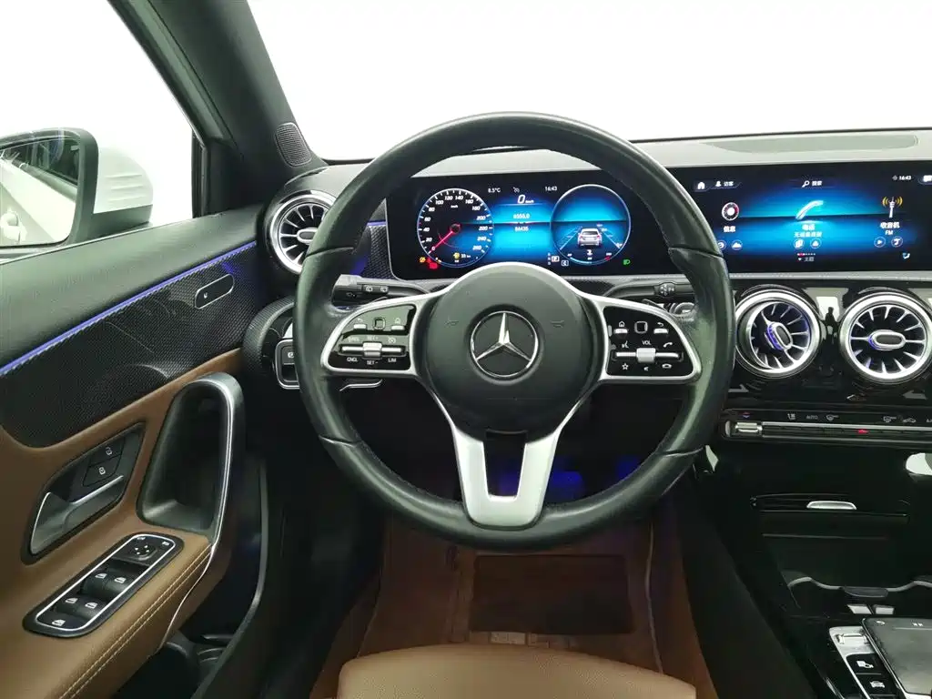 Mercedes-Benz A-Class (Import) 2019 A 200 Dynamic Version фото 11