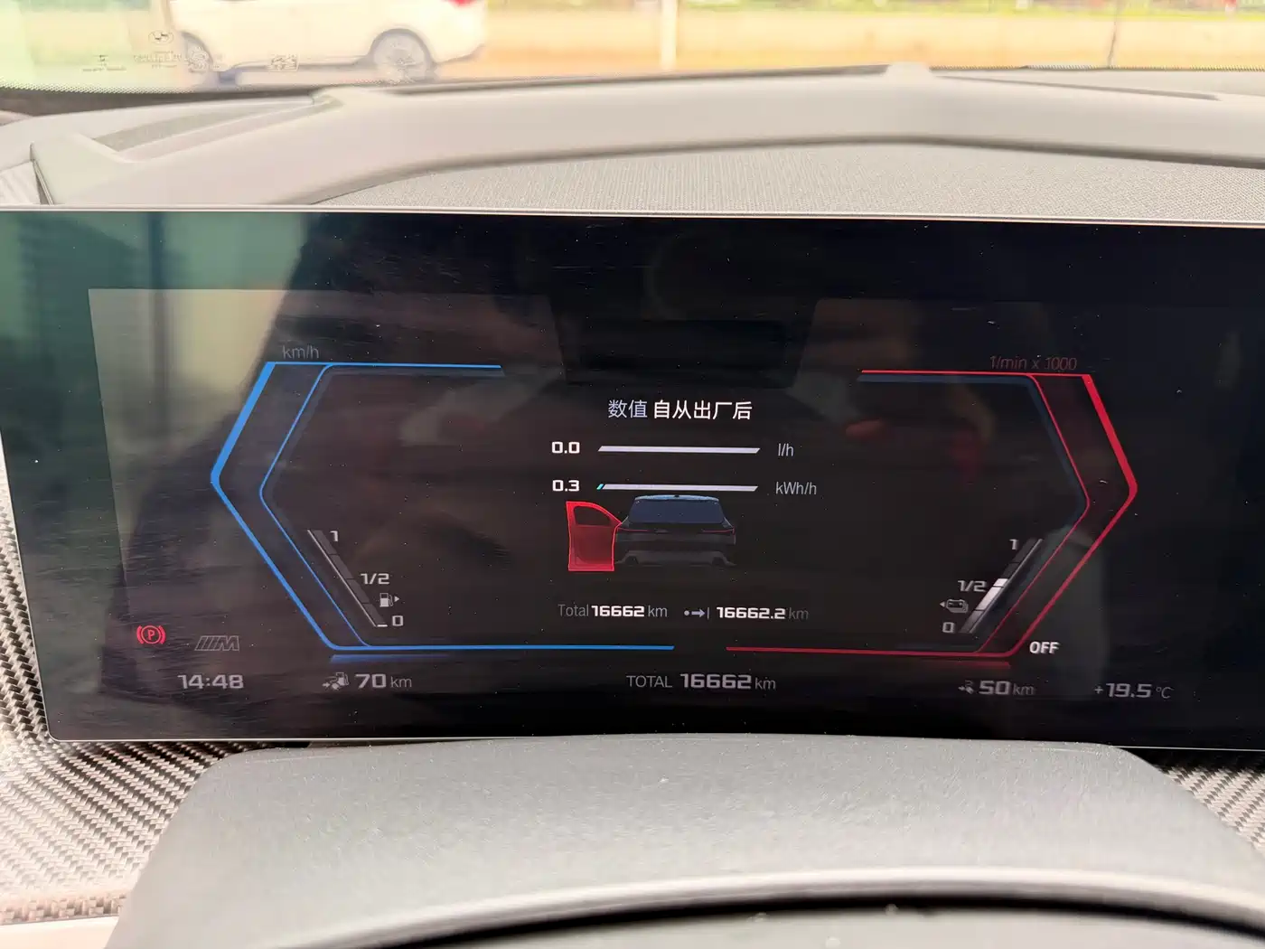 BMW XM 2023 50e фото 22