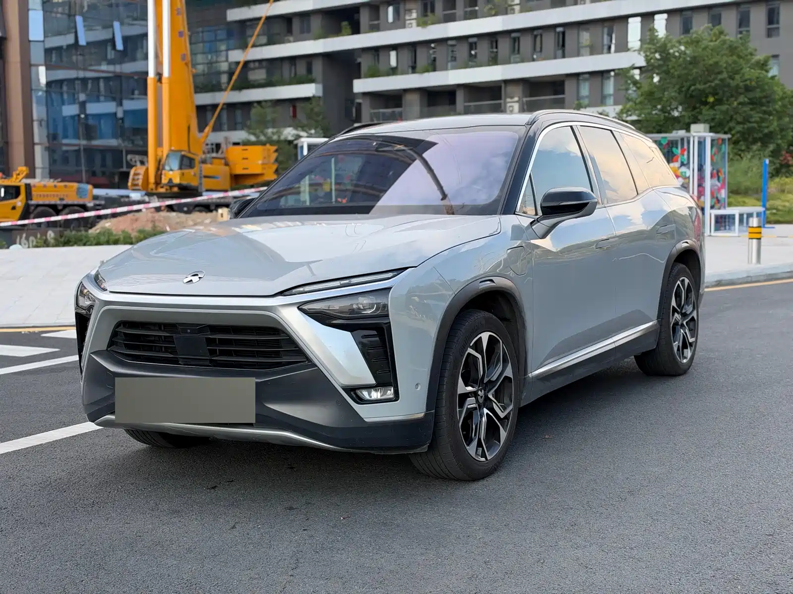 Фото 1 - NIO ES8