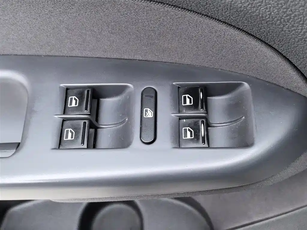 Volkswagen Touran 2015 1.4T Manual Trend Edition 5-seater фото 9
