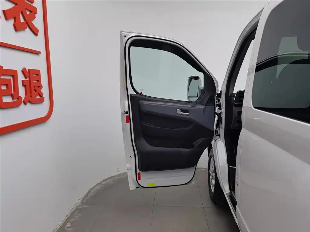 SAIC Maxus Xintu V80 2021 2.0T PLUS AMT Urban Edition Short Wheelbase Ultra-Low Roof 5/6 Seats фото 8