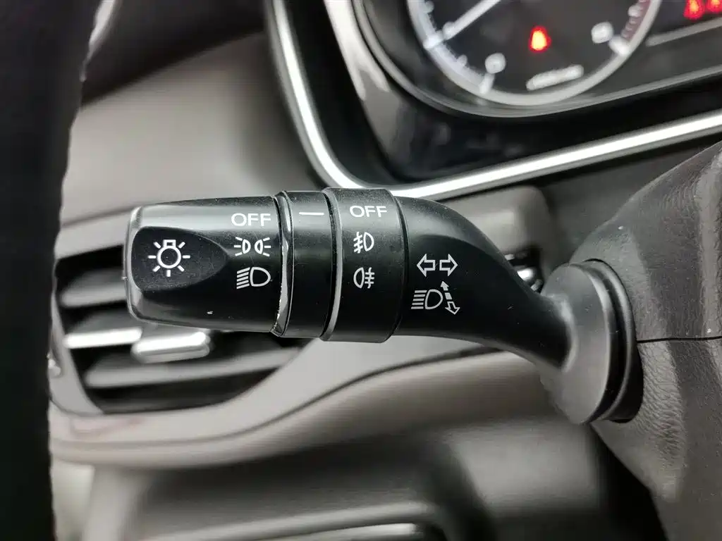 GAC Trumpchi Trumpchi M6 2019 270T DCT Premium Edition (7-seater) (China VI) фото 21