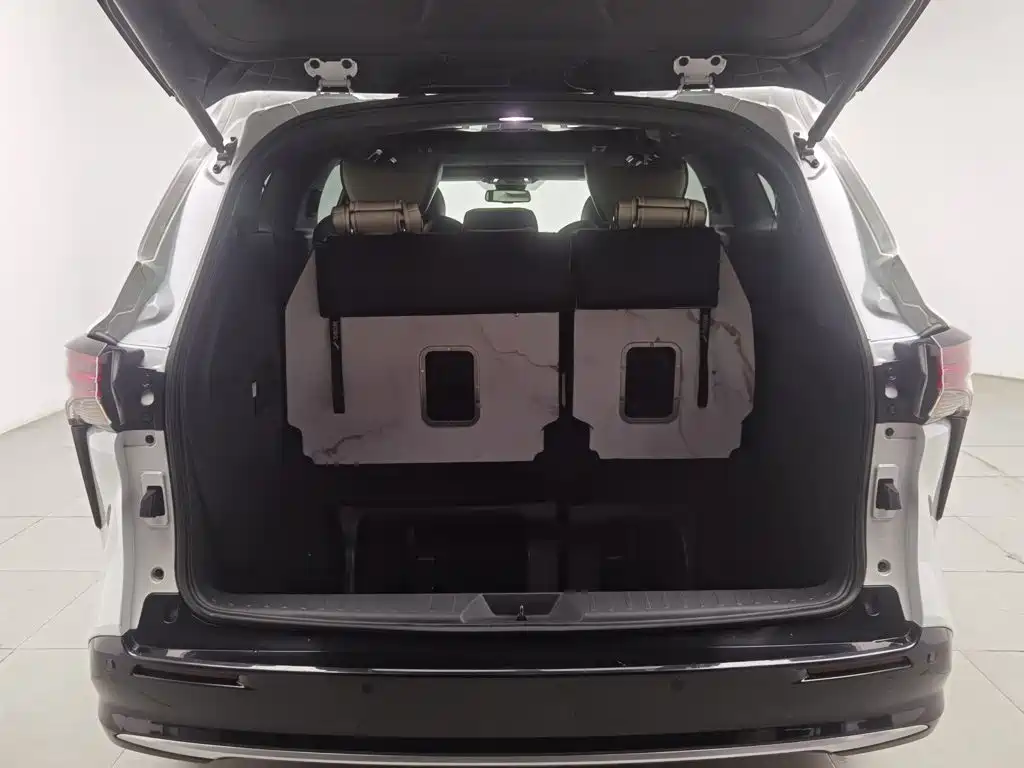 Photo 16 - Toyota Sienna