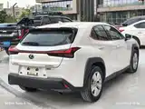 Фото 9 - Lexus UX