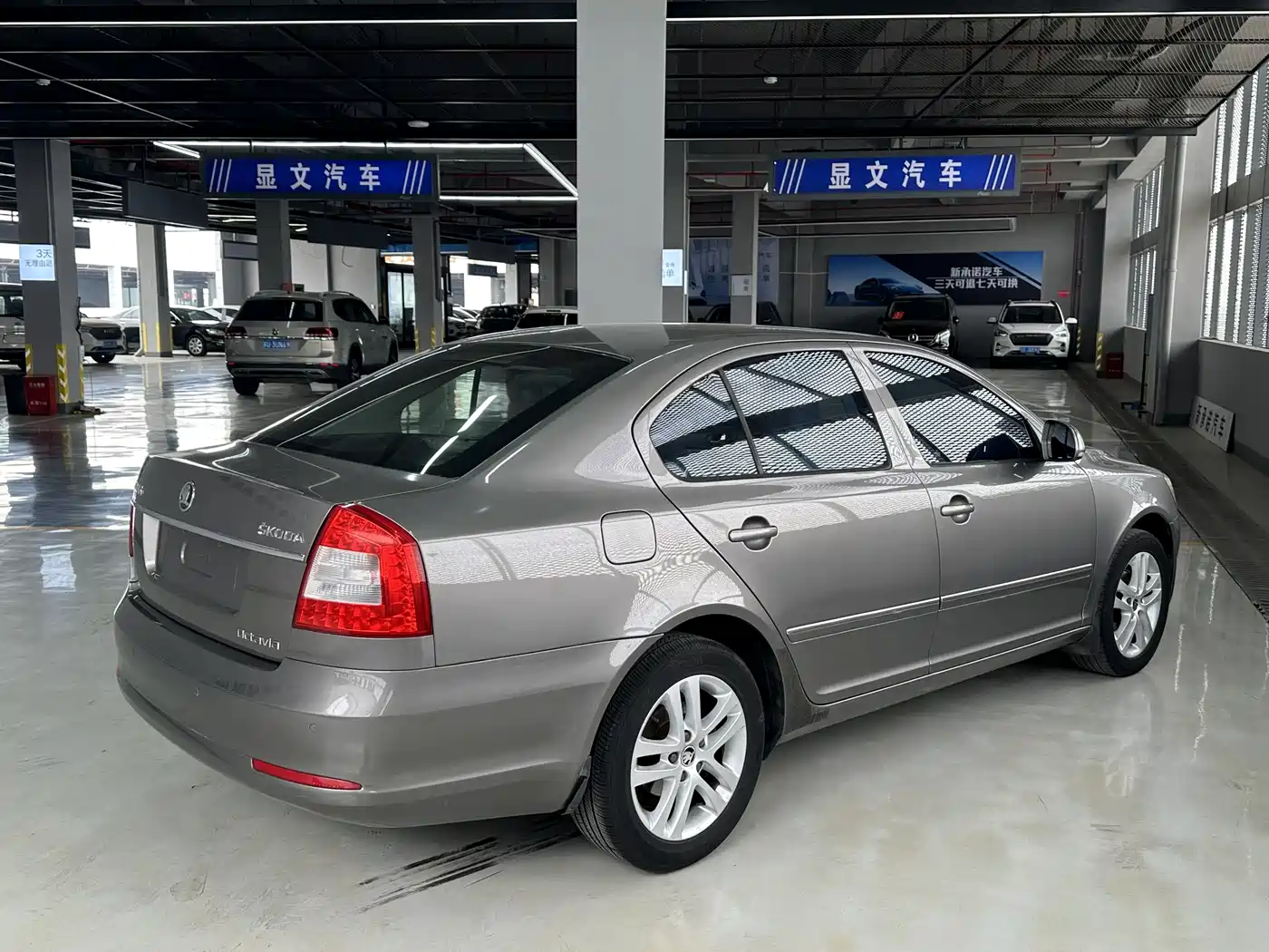 Škoda Octavia 2014 1.6L Auto Yijun Edition фото 9