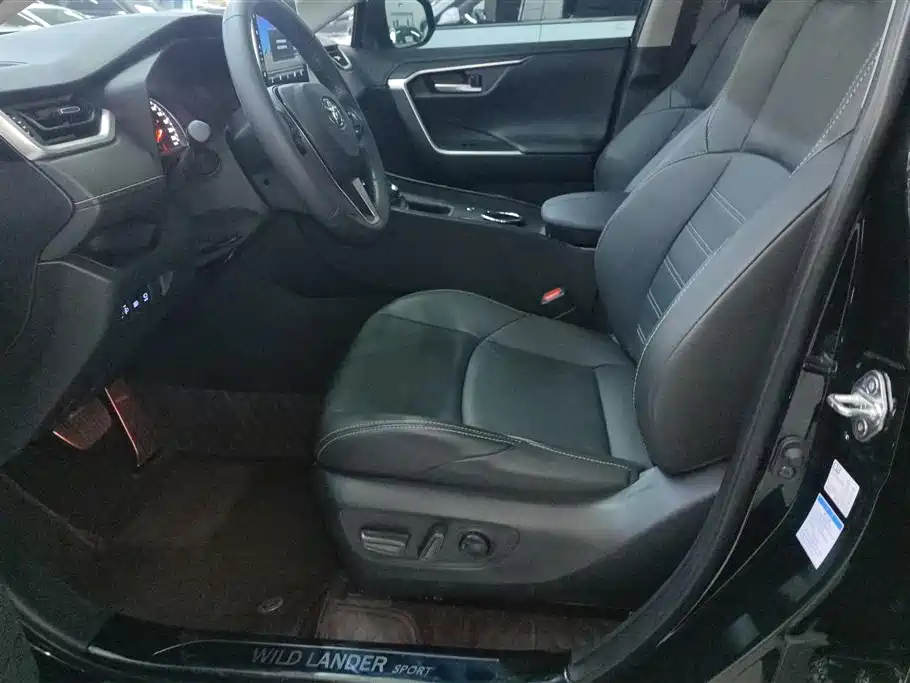 Toyota Wildlander 2022 2.0L CVT AWD Luxury PLUS Edition фото 9