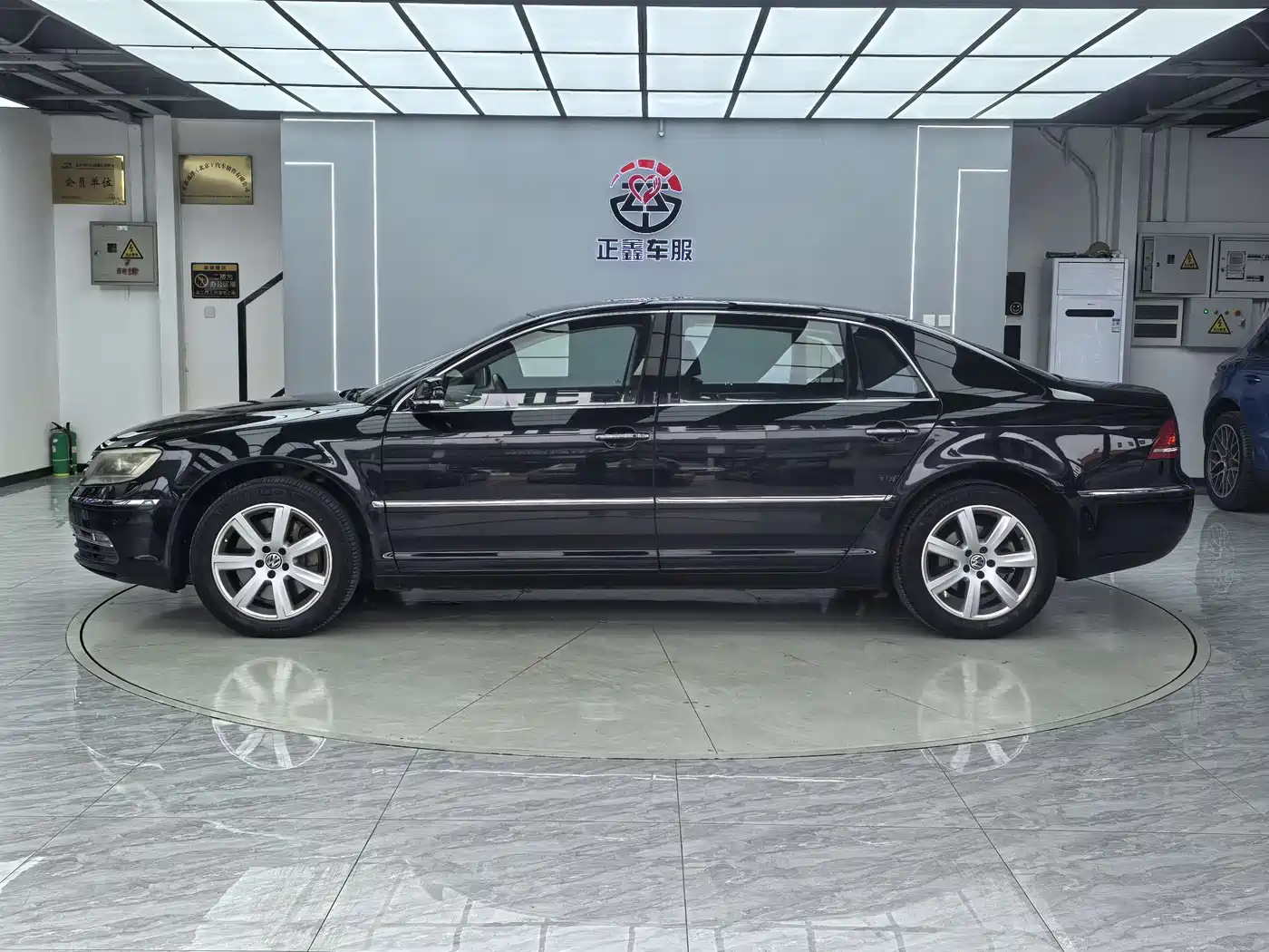 Volkswagen Phaeton 2011 3.6L V6 5-Seater Extended Comfort фото 4