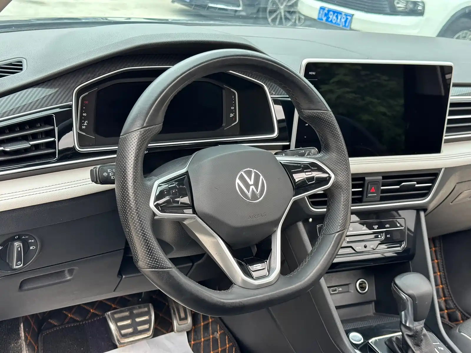 Photo 16 - Volkswagen Tiguan L