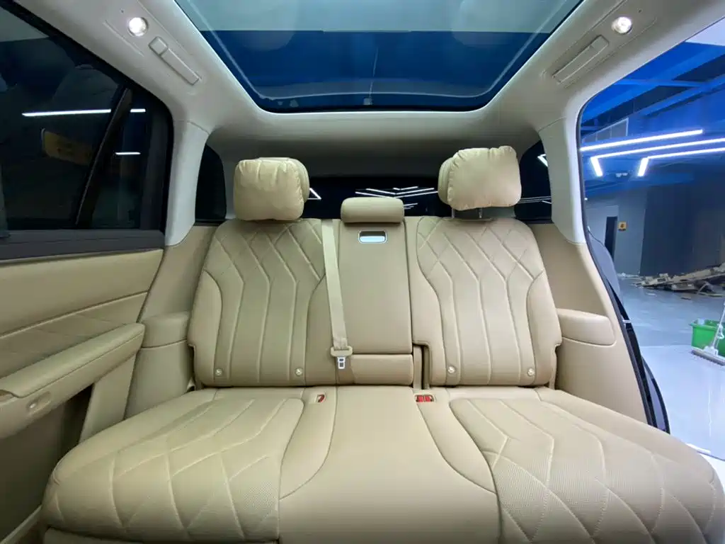 AITO Wenjie AITO M8 2025 Range Extender Max+ Edition 53.4kWh 5-seater фото 21