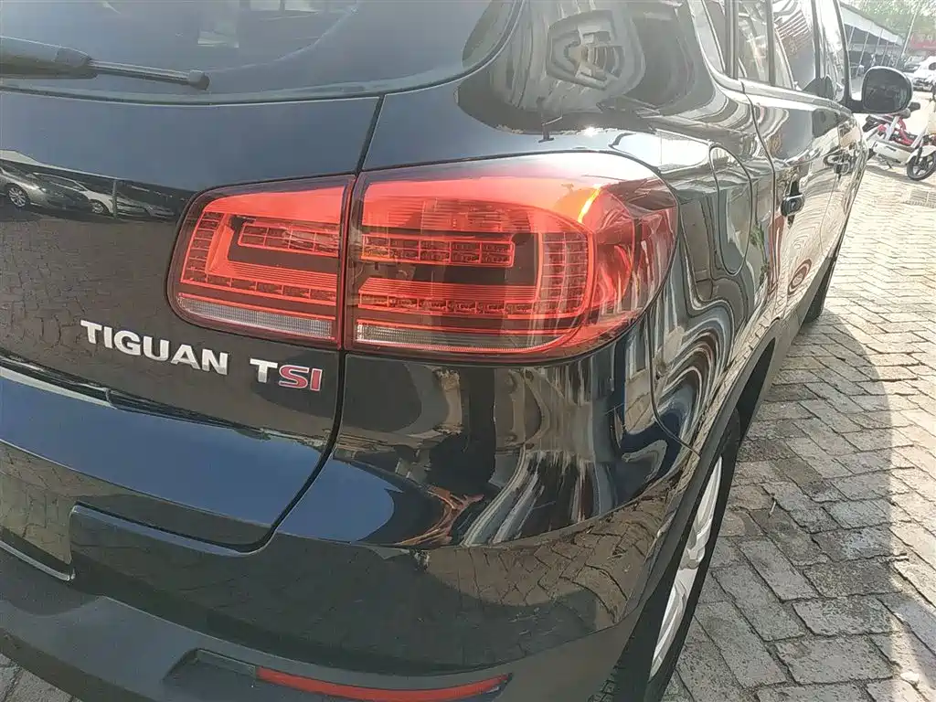 Volkswagen Tiguan 2015 1.8TSI Automatic 2WD Trendline фото 8
