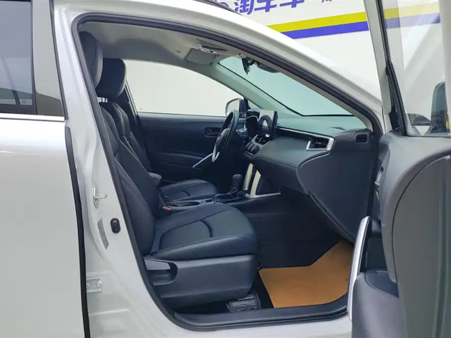 Toyota Corolla Cross 2024 Model 2.0L Pioneer Edition фото 8