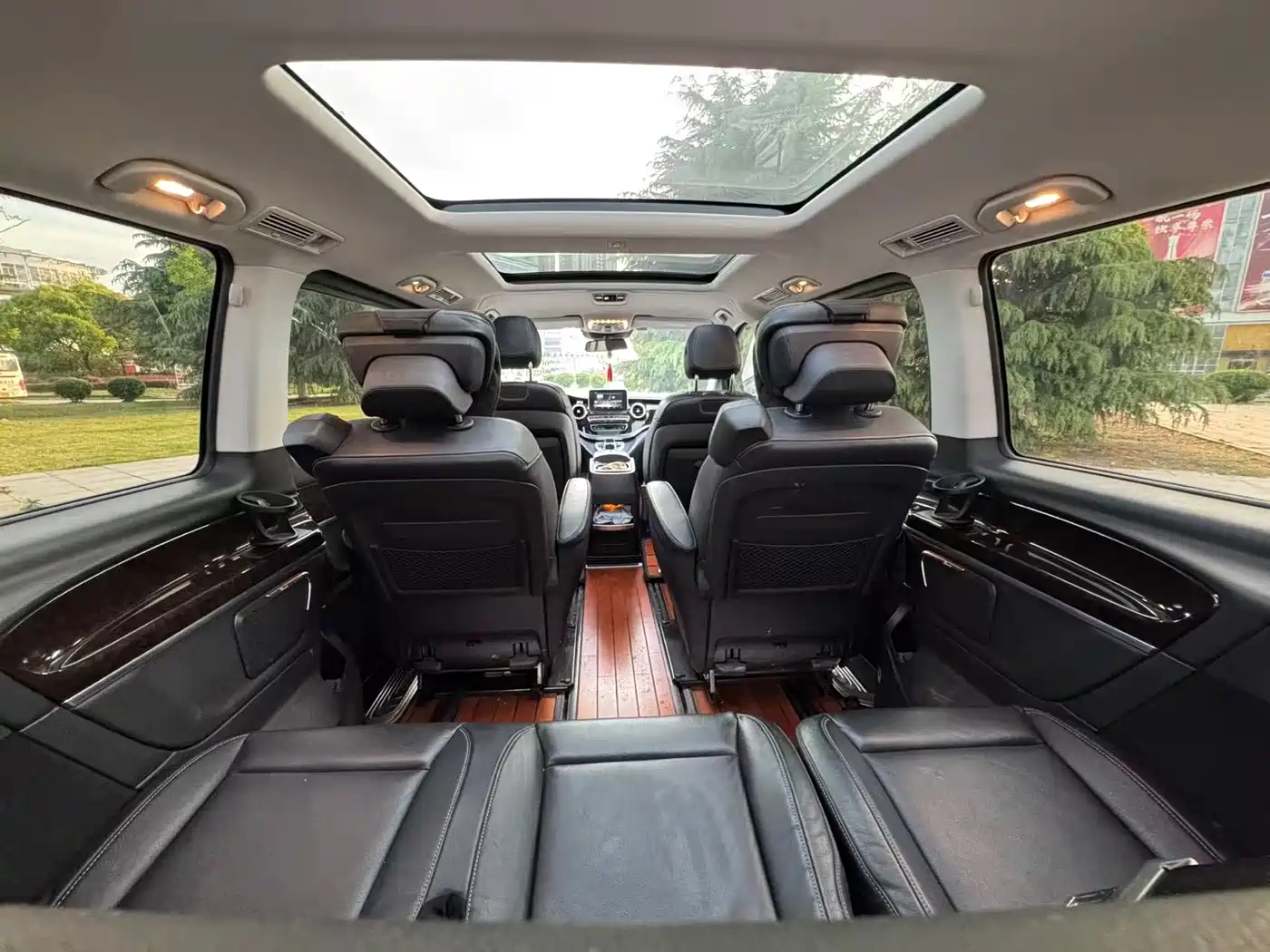 Mercedes-Benz V-Class 2018 V 260 L Premium Long Wheelbase Edition China VI фото 6